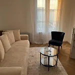 Cosy Apt With Balcony - 2 Minutes From Metro Station