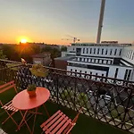 Cosy Apt With Balcony - 2 Minutes From Metro Station
