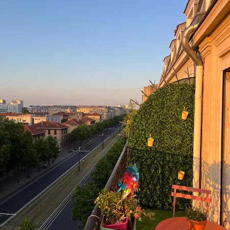Appartamento Cosy Apt With Balcony - 2 Minutes From Metro Station Parigi