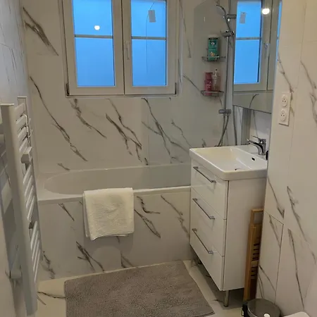 Cosy Apt With Balcony - 2 Minutes From Metro Station Appartamento *