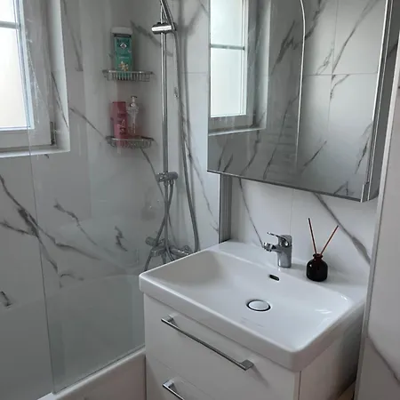 Appartamento Cosy Apt With Balcony - 2 Minutes From Metro Station *
